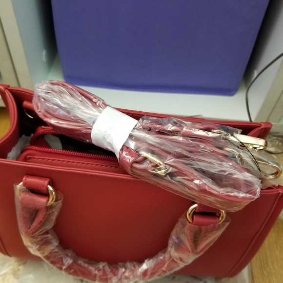 BNWT Forever 21 Red Handbag with Strap - Picture 3 of 4